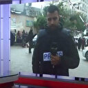 Filistin Tv muhabiri Dahoudi Gazze'den canlı bağlantı sırasında açlık ve yorgunluktan yere yığıldı