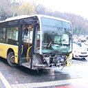 Sarıyer'de İETT otobüsü bariyerlere çarptı