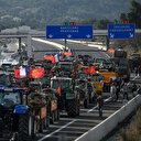 Agriculteurs: poursuite des blocages en France, les Espagnols rejoignent le mouvement européen