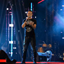 Serdar Ortaç 'Namaza başlasan keşke' diyen takipçisine verdiği yanıtla gündeme geldi