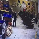 Düzce'de fabrikada üzerine kasa devrilen işçi yaralandı