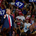 Trump diabolise les migrants, Harris creuse son sillon centriste