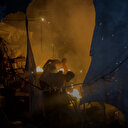 İşgalci İsrail güvenli bölge ilan ettiği Deyr Belah’ta yerlerinden ettiği sivillerin barındığı çadırları vurdu