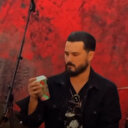 Amerikalı aktör Michael Malarkey önüne koyulan Starbucks kahvesini içmeyi reddetti