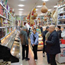 Evinde tükenen aktara koşuyor