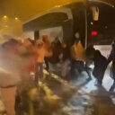 Bolu'da kar sebebiyle trafik durdu: Yolda kalan vatandaşlar halay çekti