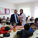 45 yıllık öğretmen önlüğünü kızına devretti