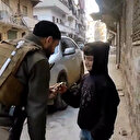 Suriyeli muhalifler çocuklara çikolata dağıttı