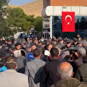 Kayyum atanan Mardin Belediyesi önünde toplanan DEM Partililer polis ekiplerine saldırdı