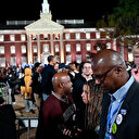 Trump'ın zaferini ilan etmesinin ardından Harris destekçileri seçim takip merkezinden ayrıldı