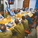 Soykırım kabinesi çatladı