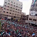 Suriyeliler devrimi kutlamak için Humus meydanlarını doldurdu: Allah'ım senden başka kimsemiz yok