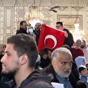 Suriyeliler Esed sonrası ilk cuma namazı için Emevi Camii'ne akın etti