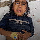 İşgalcilerin saldırısında yaralanan Gazzeli çocuk sedyede korkudan tir tir titredi