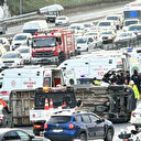 TEM Otoyolu'nda kaza: Okul servisi yan yattı