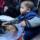 Gazzeli bebek İsrail saldırısında şehit olan babasına 'La ilahe illallah' diyerek veda etti