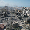 Katil İsrail Gazze'de bir evi hedef aldı: 7 Filistinli hayatını kaybetti