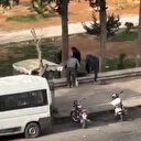 Şam'daki rejim askerleri savaştan kaçıyor: Üniformalarını çıkarıp sivil kıyafet giyerken görüntülendiler