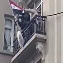 İstanbul'daki Suriye Konsolosluğu’nda bayrak değişimi: Rejim bayrağı indirildi