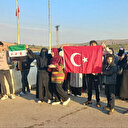 Hatay'daki Suriyeliler Cilvegözü Sınır Kapısı'nda kutlama yaptı