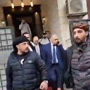 Esed’in devrik Başbakanı iktidarı devretmek için evinden ayrıldı