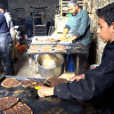 Suriyeliler terörden temizlenen Tel Rıfat’ta 'zafer' yemeği pişirdi