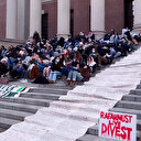 Harvard'da Refah katliamlarına tepki: Öğrenciler hep bir ağızdan katledilen şair Rıfat El Arir'in şiirini okudular