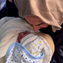 İki çocuğunu şehit veren Gazzeli anne yeni doğan bebeğini sığındığı çadırda dünyaya getirdi