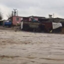 Diyarbakır'da şiddetli yağış sonrası dere taştı: Ev ve ahırları su bastı