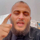 Gazzeli yazar Filistinlilerin selameti ve zaferi için Allah'a yakardı