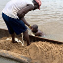 Centrafrique: extraction de sable de l'Oubangui au péril de sa vie
