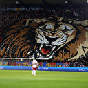 Sparta Prag taraftarlarından hadsiz pankart