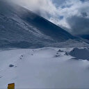 Bahçesaray'da olası faciadan dönüldü: Yol açma sırasında ekiplerin önüne çığ düştü