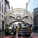 Des tracteurs paralysent Bruxelles, les 27 révisent les règles agricoles