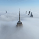 Gökdelenler sis içinde kayboldu