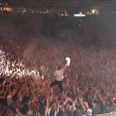 ABD'li rapçi Macklemore konserinde Filistin'i yine unutmadı: 1 milyardan fazla dinlenen şarkısını kefiye sallayarak söyledi