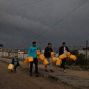 Les Gazaouis se rattachent à la vie en buvant de l'eau non potable