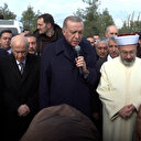 Cumhurbaşkanı Erdoğan depremde vefat edenlerin kabri başında Kur'an-ı Kerim okudu