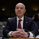 Le ministre de Biden chargé de l'immigration échappe à la menace de destitution