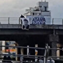 DEM Parti Adana'da köprüye Öcalan paçavrasını astı