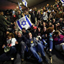 Israël: des centaines d'Israéliens bloquent l'autoroute Ayalon à Tel Aviv