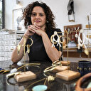 Corde, sel, bois: par-delà les carats, les bijoux audacieux d'une créatrice kényane