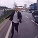 Şişli'de trafik magandası terörü! Aracın kaputuna sıçrayıp yumruk atmıştı: Bakan Yerlikaya yakalandığını açıkladı