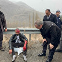 Kaza yapan TIR’cının yardımına BBP Genel Başkanı Mustafa Destici koştu