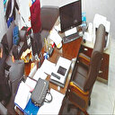 Çanta parayı taşıyamadı: Ağırlıktan askısı koptu