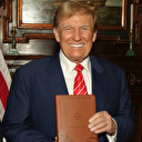 USA: Trump vend des bibles avant Pâques