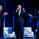 Biden s'entoure d'Obama et de Clinton pour une collecte de fonds record