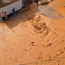 Bodrum'da ana isale hattı patladı otomobil çukura düştü