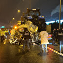 Anadolu Otoyolu'nda üç aracın karıştığı feci kaza: Panelvanın bir bölümü TIR'ın dorsesinde kaldı