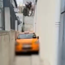 Ankara'da yaşanan garip kaza pes dedirtti: Ticari taksi iki duvarın arasına sıkıştı kaldı